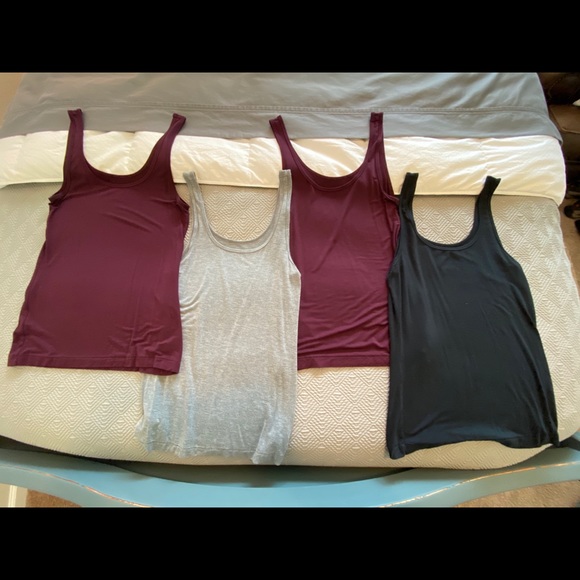 American Eagle Outfitters Tops - Arie Real Soft tank lot — M